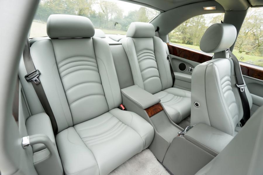 Интерьер Bentley Continental SC 1998 года  (фото 14 из 18)